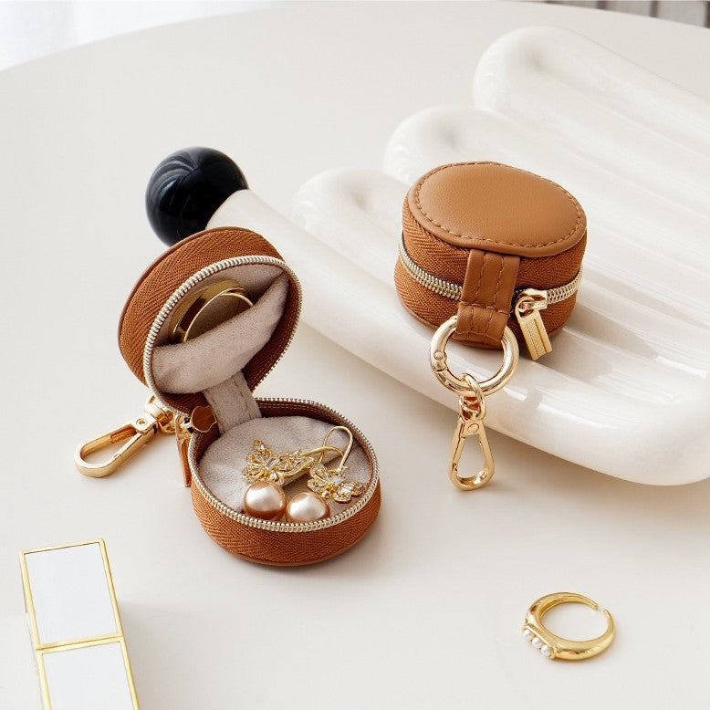 Mini pendant jewelry box for travel