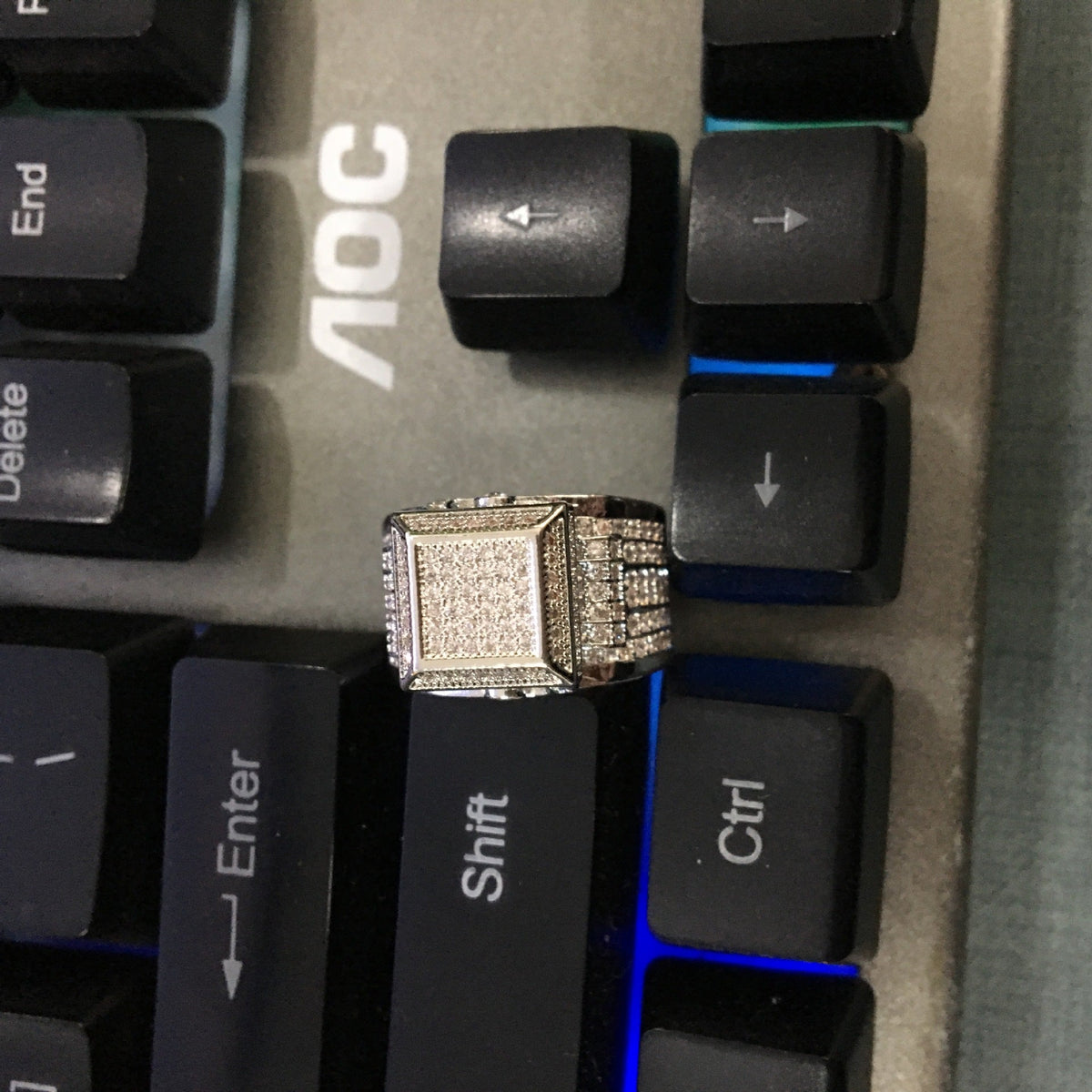 Hip-hop square diamond-encrusted couple ring